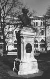 Памятник М.В.Ломоносову на площади Ломоносова